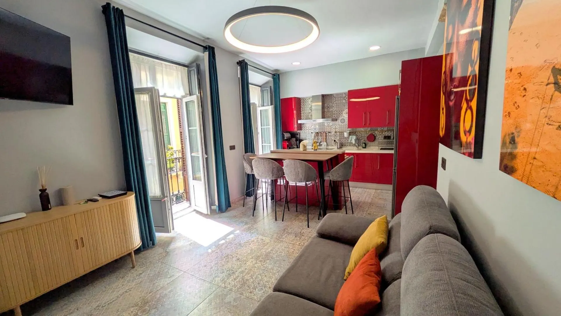 Alma De Malaga 2Br Stay With Art History & Comfort In The Heart Of The City contacts